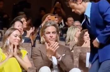 Chris Pine aclara si Harry Styles le escupió en el Festival de Cine de Venecia