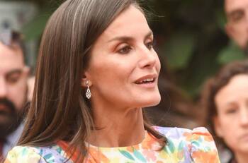 La reina Letizia nos enseña a llevar las canas con estilo y elegancia