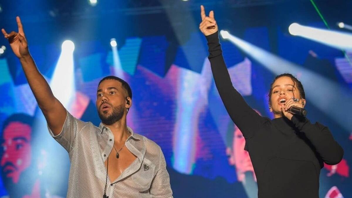 Rosalía aparece por sorpresa en concierto de "Aventura" y fans reaccionan