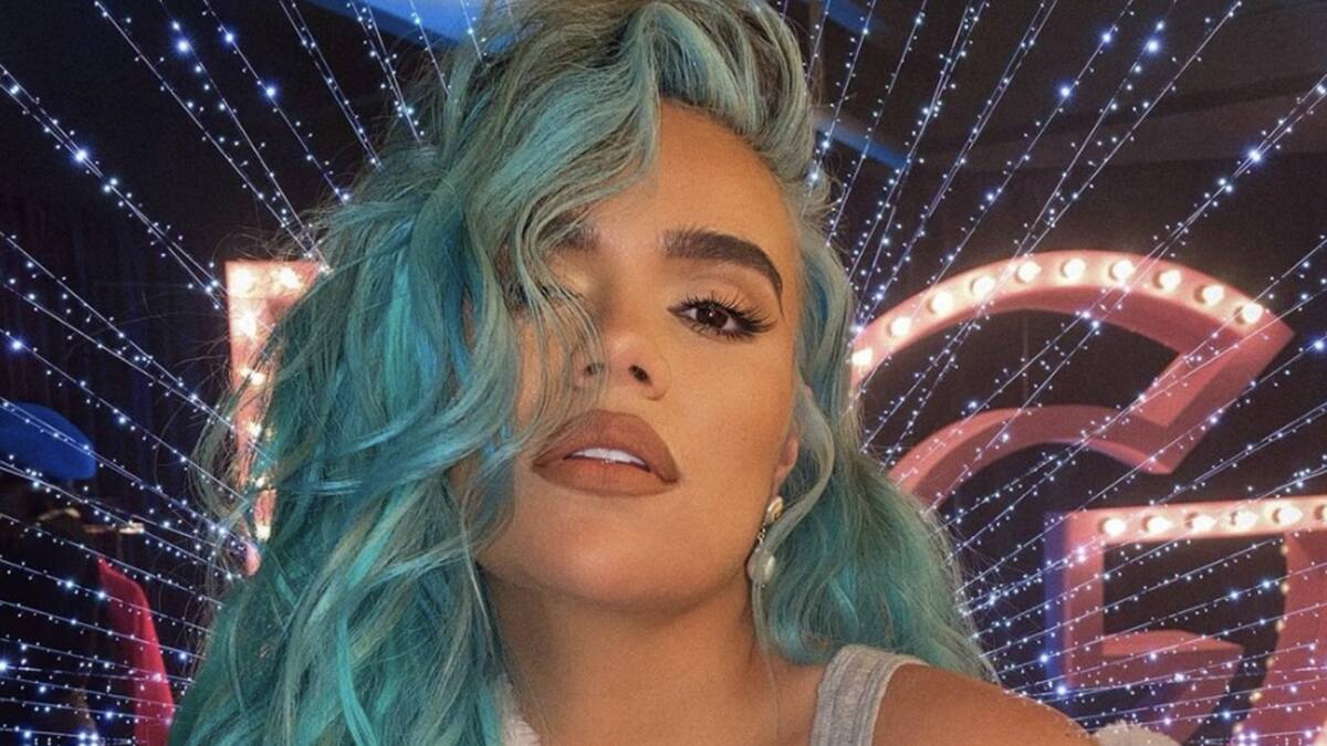 A los gritos, así celebró Karol G al ganar premio Latin Grammy