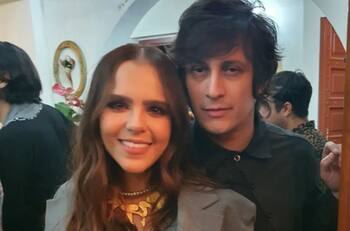 Yuya bailando entre el público en el concierto de su novio Siddhartha