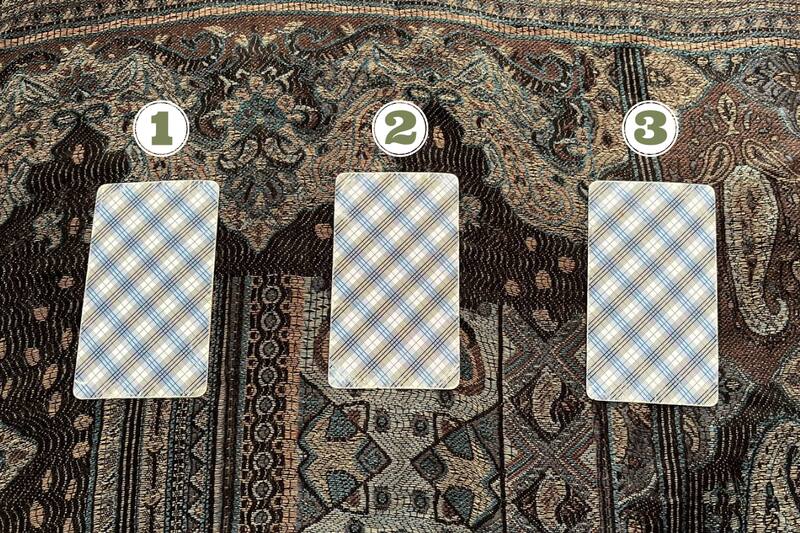 Escoge una de las 3 cartas del Tarot disponibles y recibe un consejo para este 7 de junio.