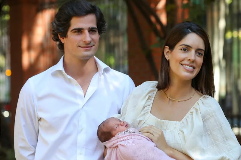 El nombre de su hija es tan grande que consta de 25 palabras que rinden tributo a la difunta duquesa de Alba, otros familiares y religiosos.