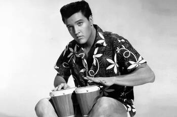 Video: Elvis Presley cantando “Guadalajara” en español y con mariachi