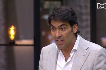“¿Si yo fuera a un restaurante me llegaría así el plato?”: El enojo de Chris Carpentier por pollo crudo en "MasterChef Celebrity"