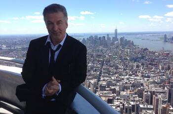 Alec Baldwin niega responsabilidad en la muerte de Halyna Hutchins