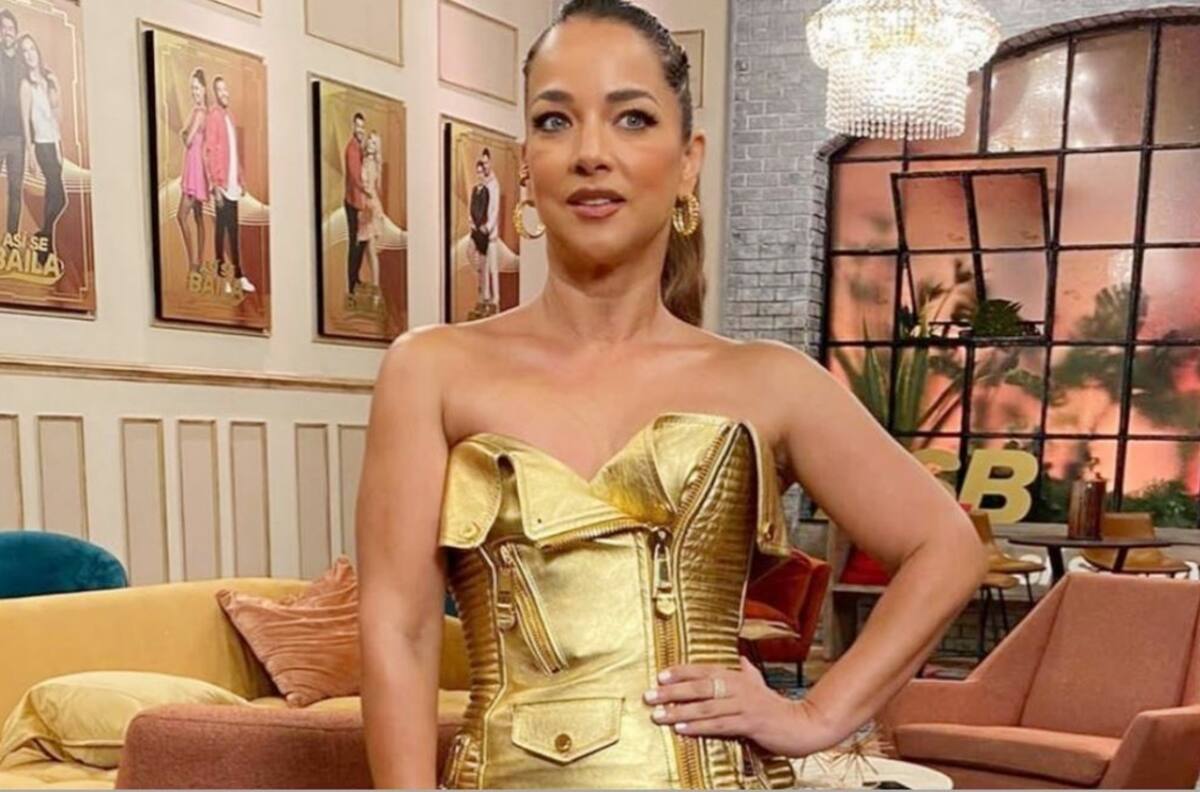 Adamari López deslumbra con minivestido dorado en la gala de "Así se baila"