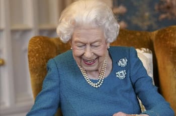 Muestran retrato inédito de la reina Isabel en el que se le ve sonriente