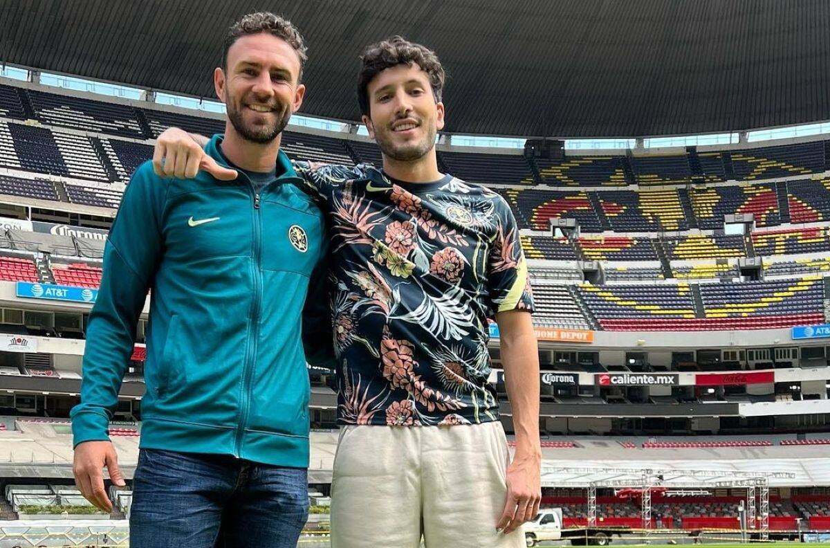 Sebastián Yatra: visita México, juega futbol en el Estadio Azteca y aparece por sorpresa en un mall