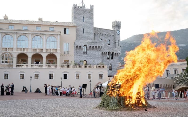 Como cada 23 de junio, en Mónaco se celebra el Día de San Juan, para darle la bienvenida al verano.
