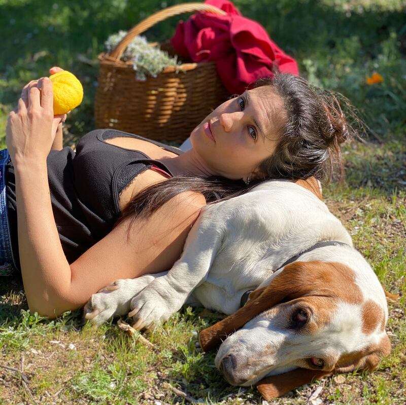 Cecilia González y su perrito Braulio