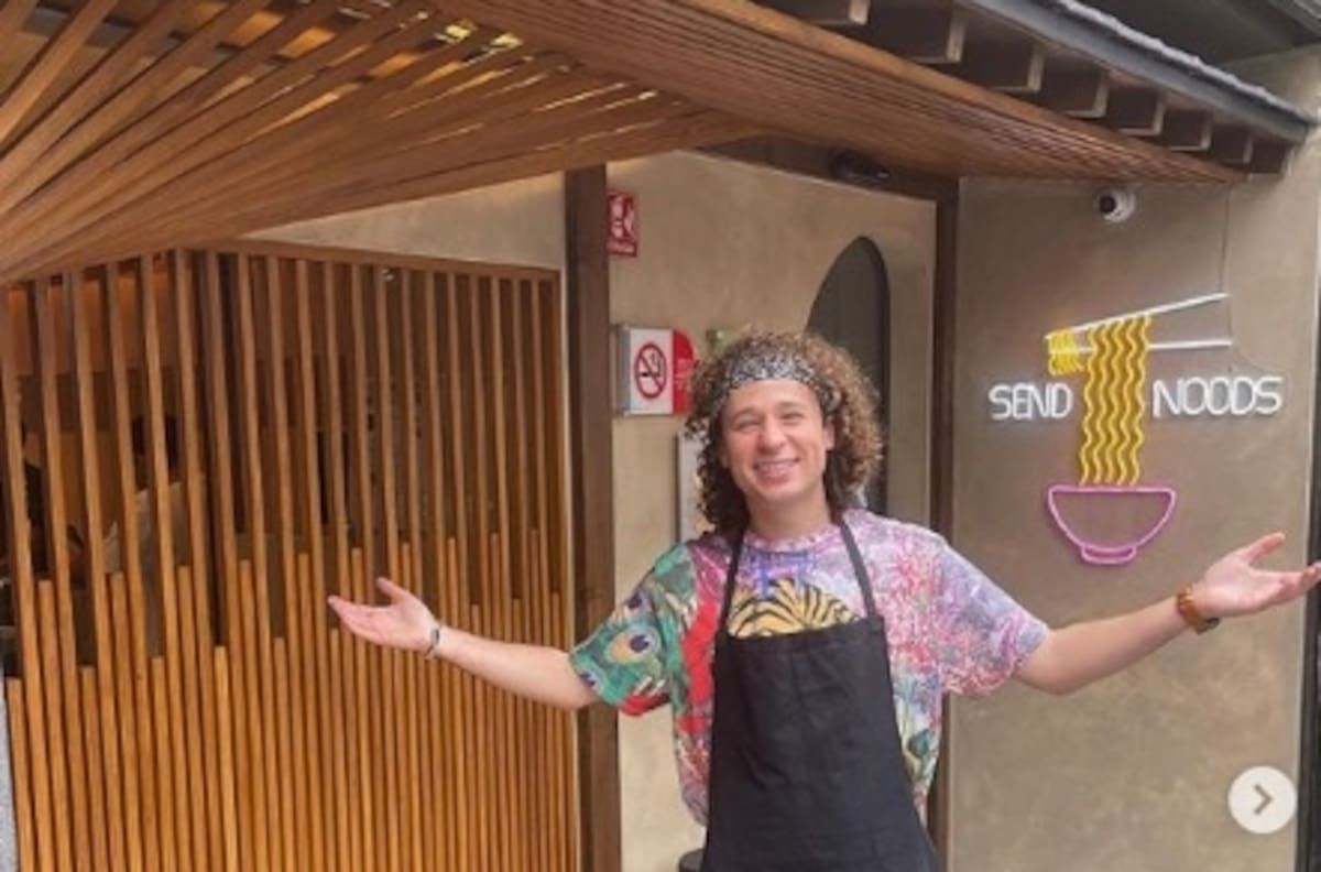 Luisito Comunica estrena restaurante japonés con baños inteligentes