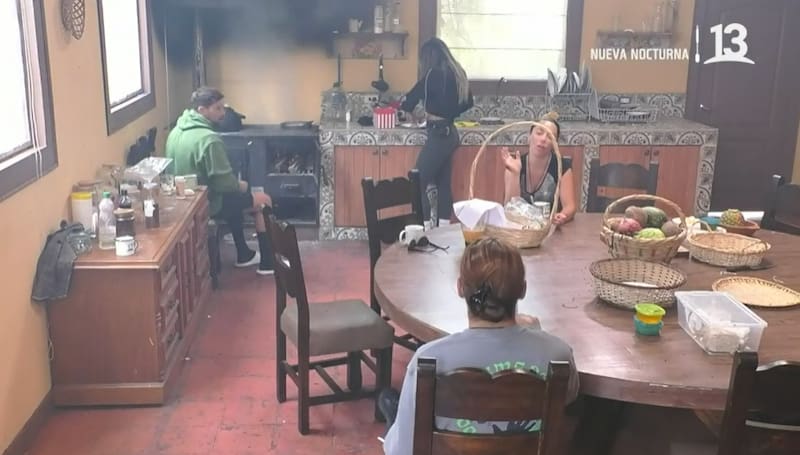 Daniela Aránguiz en conversación con La Botota en "Tierra Brava". Créditos: Pantallazo Canal 13