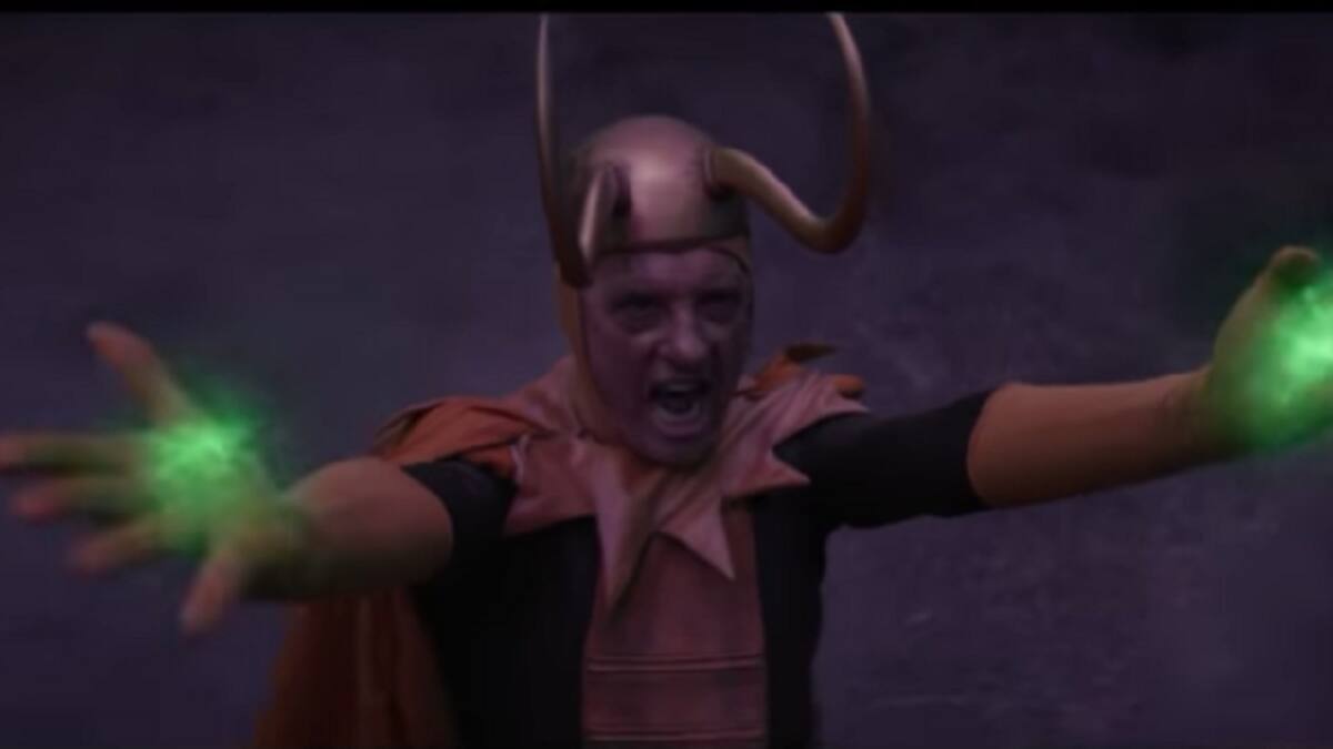 Con irónico recuerdo de su padre, Richard E. Grant agradeció a Disney+ por su aparición en "Loki"