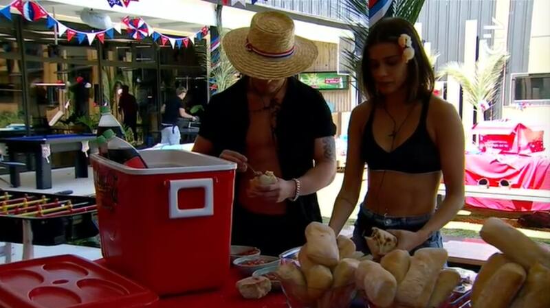 Constanza disfrutando de la fonda de "Gran Hermano" Chile.