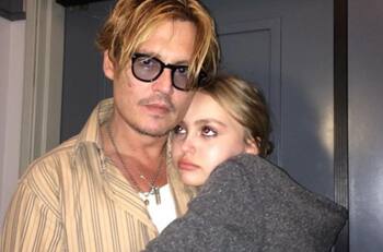 Lily-Rose Depp festeja su cumpleaños mientras su papá se prepara para el fin de su juicio