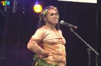 VIDEO | Arturo Ruiz-Tagle y su desafiante reacción en festival de Puerto Montt: “Pifien, los comunistas que están atrás”