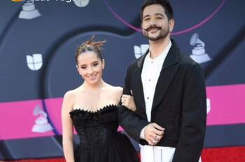 Evaluna roba las miradas con sus extravagantes y costosos zapatos en el Grammy Latino