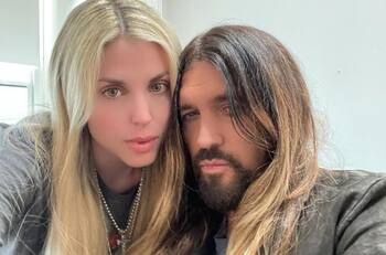 Billy Ray Cyrus podría estar comprometido con Firerose, cantante de 23 años
