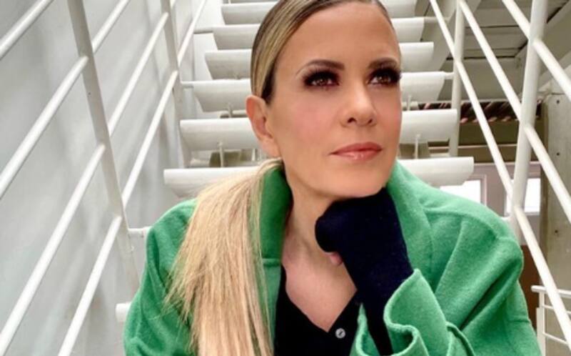 Rebecca de Alba La conductora dio positivo a Covid-19 en una de las pruebas diarias que realiza la producción del programa y podría estar en el hospital con diagnóstico de neumonía - Créditos: Instagram @dealbarebecca