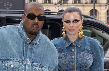 Julia Fox responde a las críticas de su maquillaje de ojos