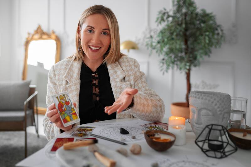 Elige una de las cartas del Tarot y descubre un consejo para ti en este 11 de junio