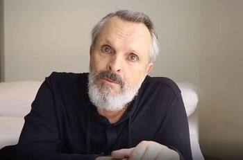 “El gobierno nos quiere matar”: Miguel Bosé insiste en las vacunas anticovid