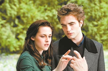 Kristen Stewart recuerda su relación con Robert Pattinson como un “joven y estúpido romance”