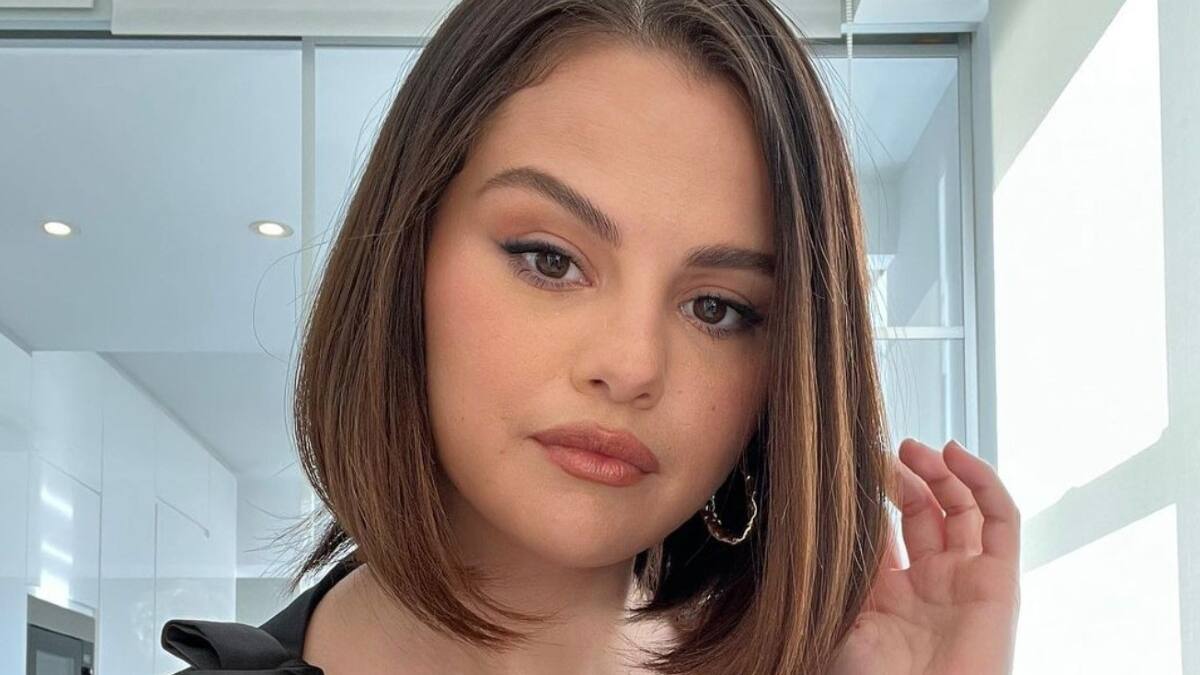 Selena Gomez descalza y con un millonario collar de diamantes deslumbró en los SAG Awards