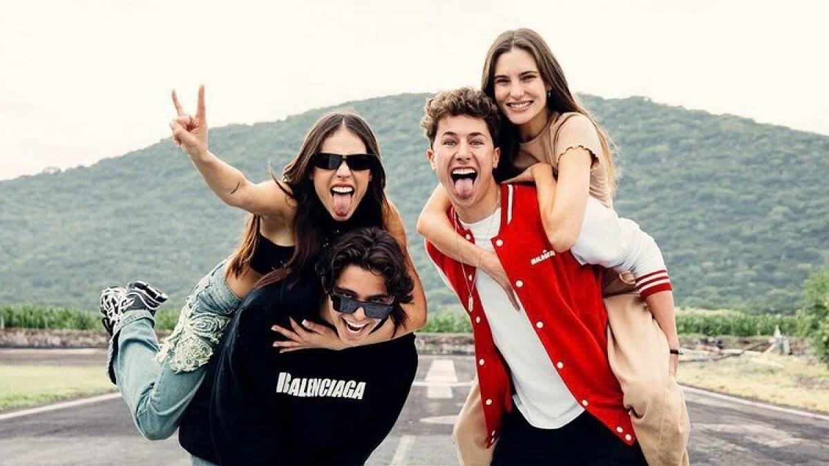 Danna Paola disfruta de un doble "date" extremo: "Tienen que hacerlo una vez en su vida"