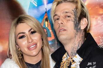 Ex pareja de Aaron Carter y madre de su único hijo, reacciona a su trágica muerte