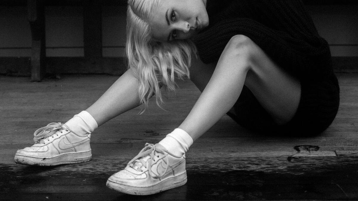 Nina Nesbitt habla sobre el amor y sus herencias culturales en Alskar, su tercer álbum de estudio