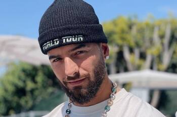 Maluma recorre Nueva York en helicóptero, acompañado de la mujer de su vida