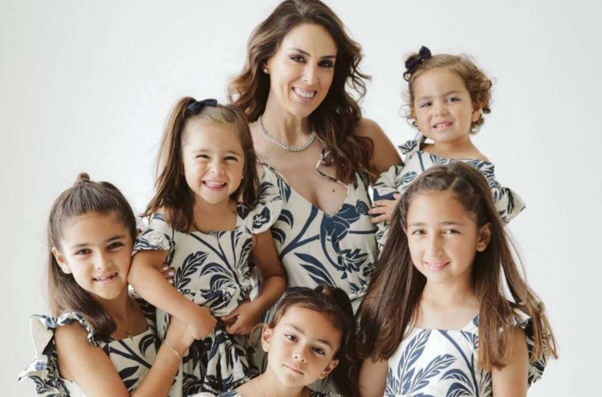Jacky Bracamontes y sus hijas se divierten surfeando en las calles inundadas de Miami