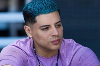 Eduin Caz, de Grupo Firme, preocupa a sus fans tras mostrarse en una cama de hospital