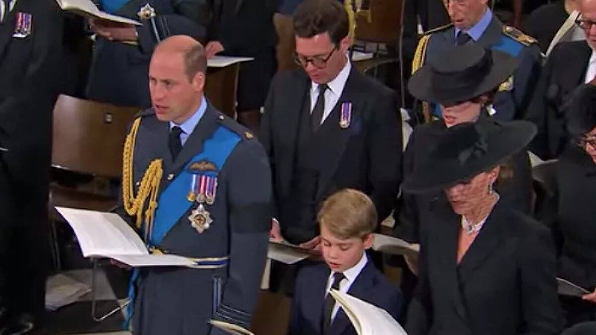 Príncipe George usó traje azul en el funeral de la reina Isabel, por esta importante razón