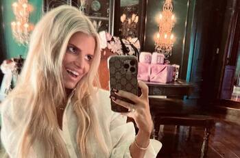 Jessica Simpson comparte foto sin maquillaje y le llueven críticas