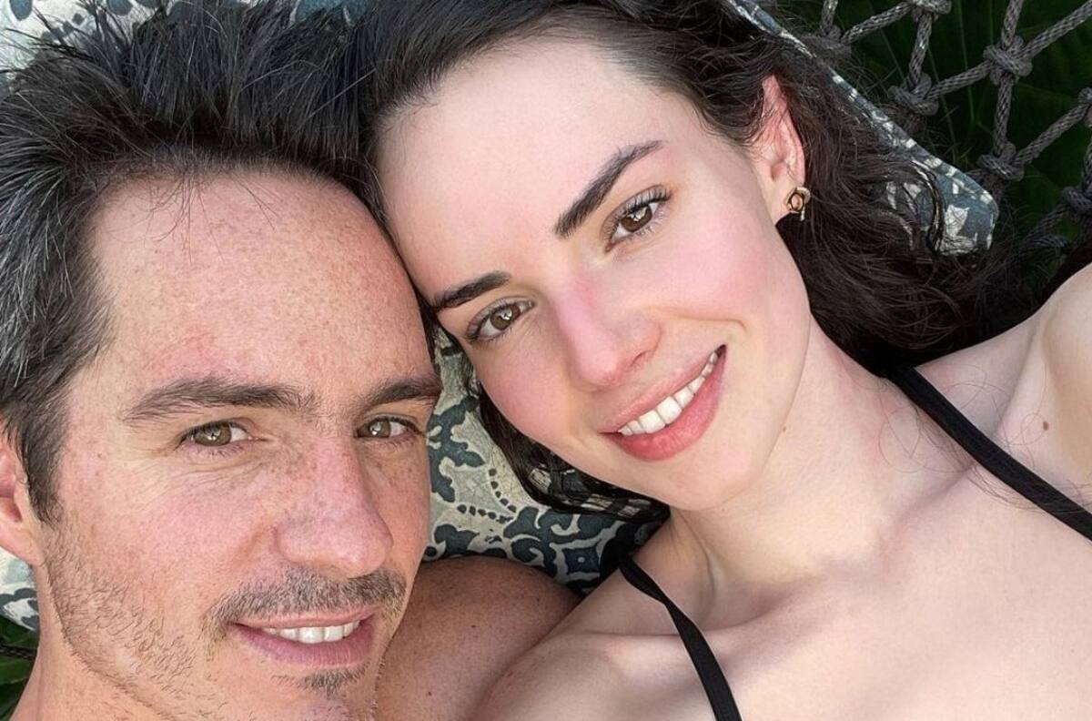 Mauricio Ochmann y Paulina Burrola se van de vacaciones con Kailani