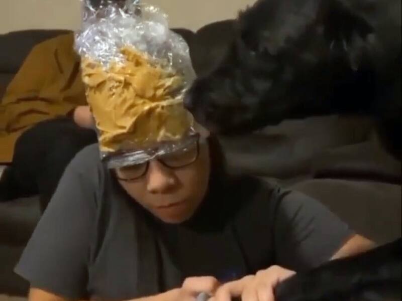 Peculiar manicura - Créditos: Instagram de @violadavis