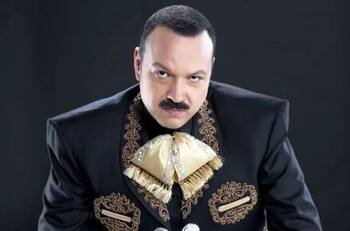 Pepe Aguilar regaña a su hijo en pleno concierto: “¿Qué diablos te pasa?”