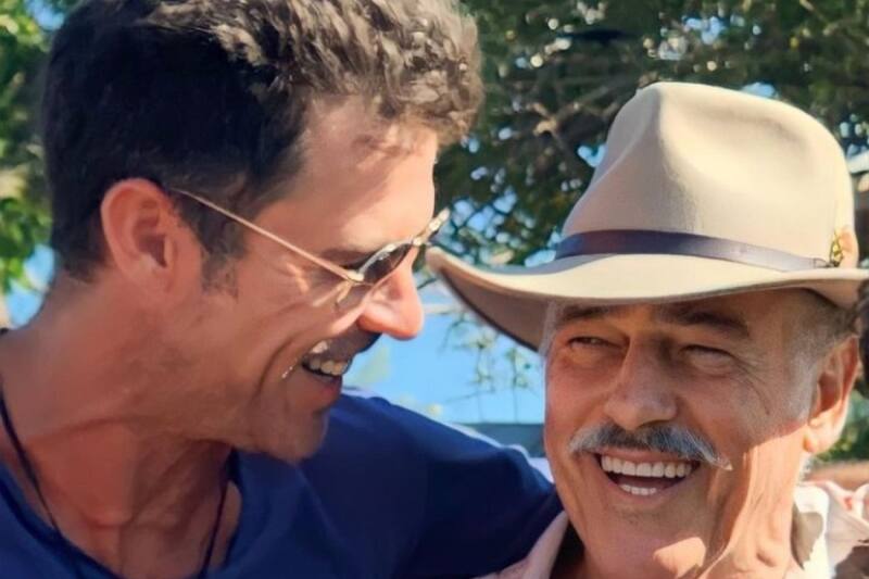 Andrés García y su hijo Leonardo Con esta imagen le dio el adiós a su padre - Créditos: Instagram: @leonardogarciaof