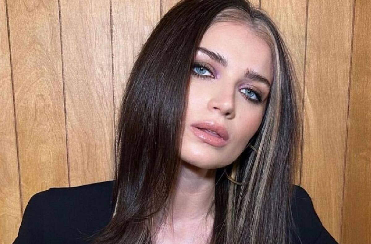 Hija de Bono se toma con humor no haber sido considerada una Nepo Baby