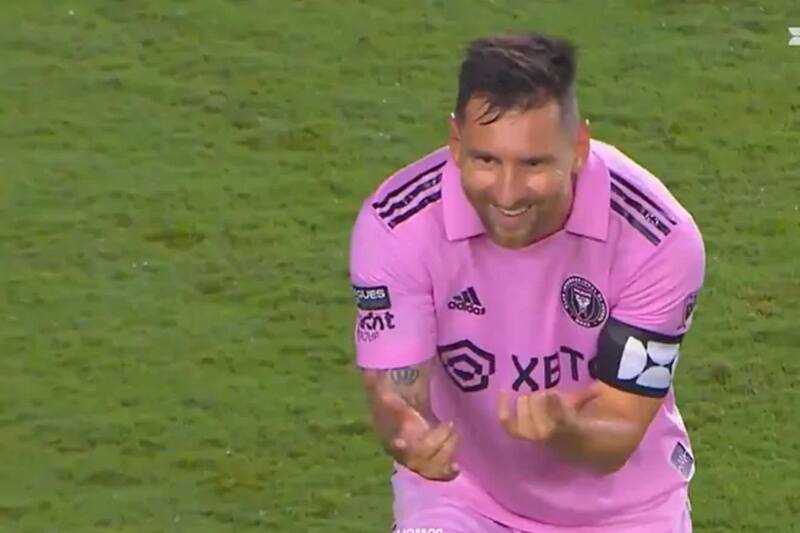 festejó como superhéroe. (Captura de video)