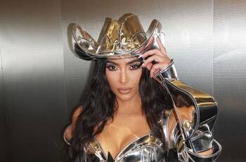 Kim Kardashian presume la aterradora y muy lujosa decoración de su casa para Halloween
