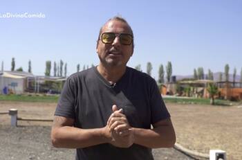 Con una piscina con forma de guitarra: La espectacular parcela en la que Marcos Llunas recibió a sus invitados de "La Divina Comida"