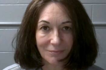 Ghislaine Maxwell, quien cumple condena por tráfico sexual, llama "querido amigo" al príncipe Andrew