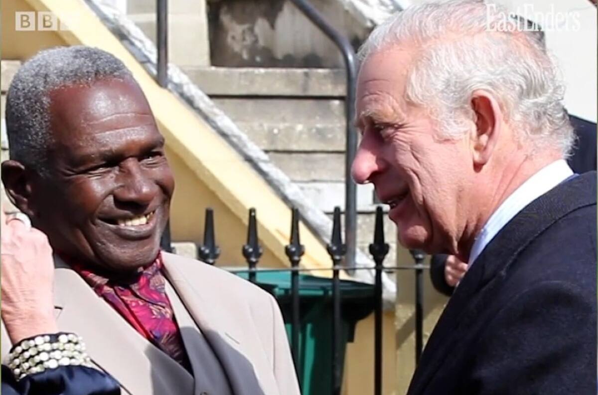 El príncipe Carlos y su esposa, Camilla Parker, visitaron el set de una popular serie británica