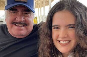 Camila Fernández recuerda a su abuelo Vicente Fernández, a un año de su muerte: "Me haces falta"