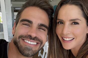 Con decenas de rosas rojas: así le celebran a Carmen Villalobos el día de San Valentín