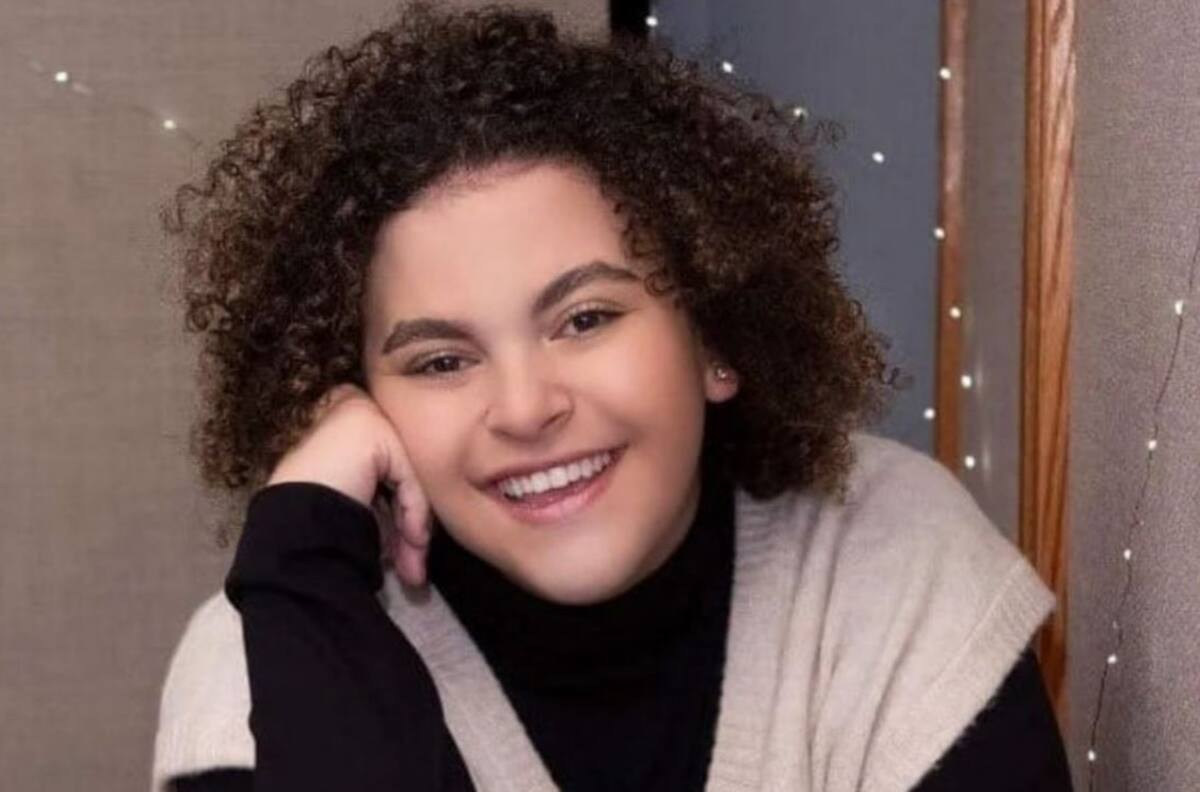 Lucerito Mijares posa muy cariñosa con misterioso joven y las redes enloquecen
